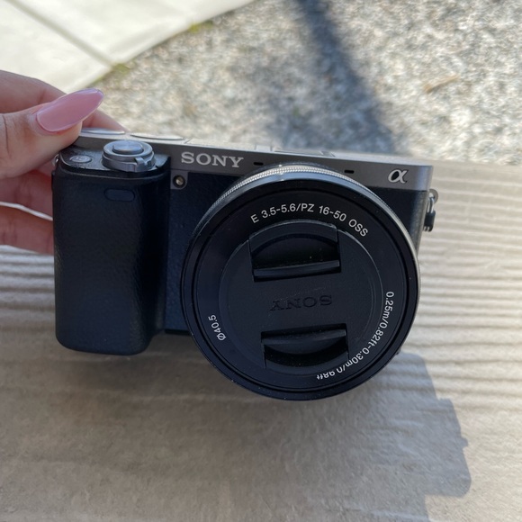 Sony Alpha 6000 Digital Camera - Picture 4 of 9